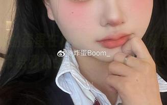 看见您的蛋蛋在棕裙中的美丽，私房美图带给我们生活的灵感与乐趣。