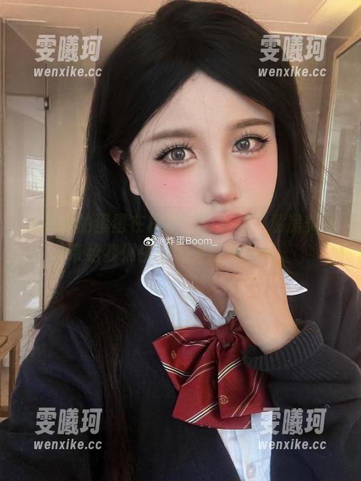 您的蛋蛋 看见您的蛋蛋在棕裙中的美丽,私房美图带给我们生活的灵感与乐趣。