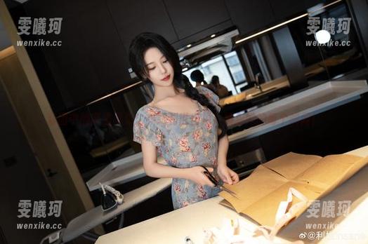 抖娘利世 套图中的高清风采:抖娘利世自拍,捕捉她的每个瞬间!