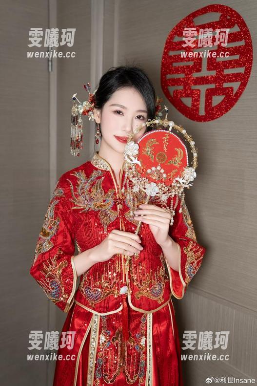 抖娘利世 抖娘利世与不呆猫牛奶的写真合集:温暖与可爱的完美融合