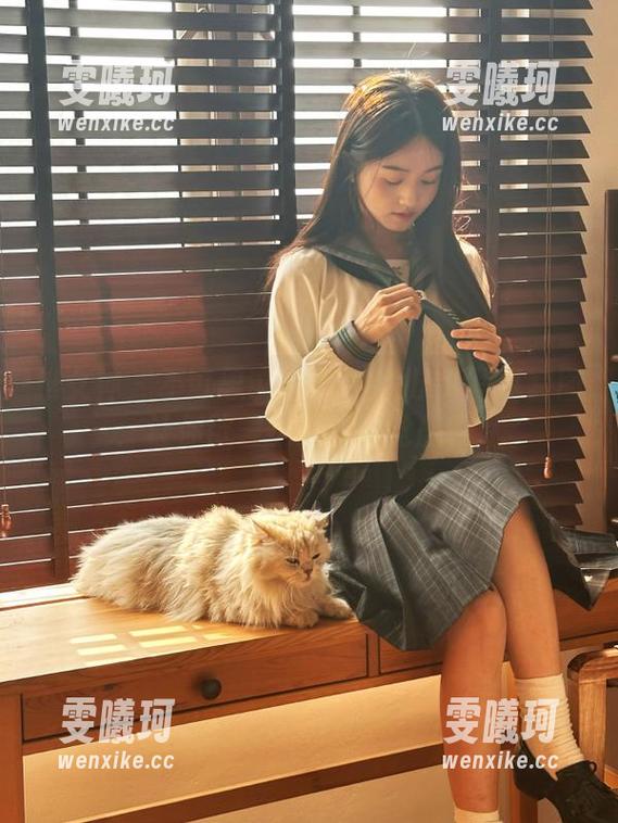推女神-娜依灵儿 推女神 - 不可思议的娜依灵儿JK写真套图:让你欲罢不能的视觉盛宴!