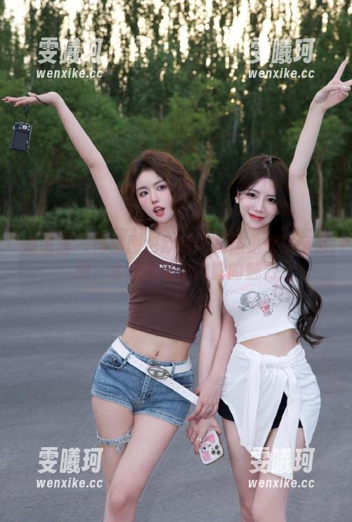 提袜少女 微密圈 - 高清图包欣赏:提袜少女浴室系列,水汽迷蒙中透露的魅力
