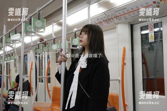 是一只废喵了的毛衣写真：感受每一张原图的细腻