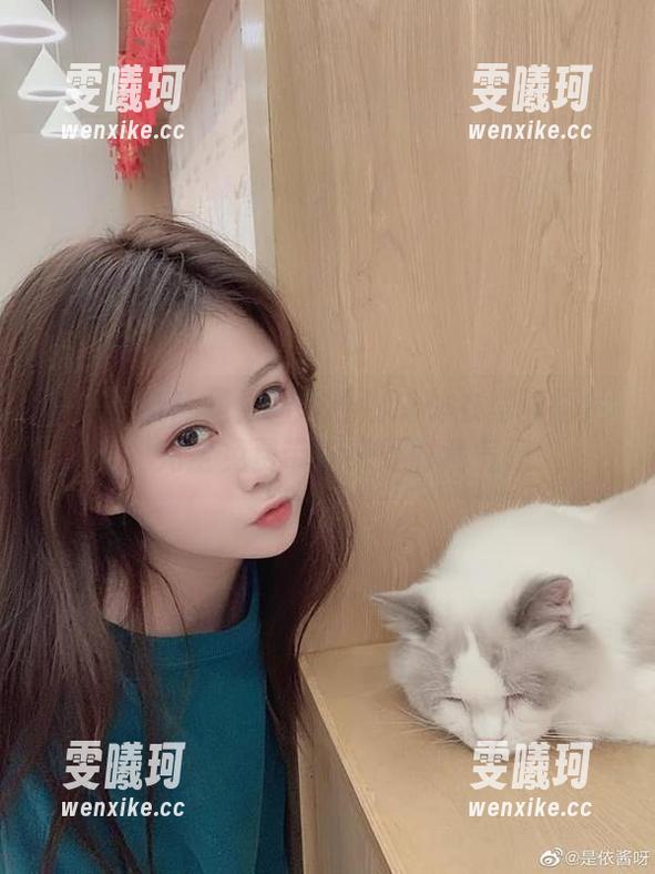 是依酱吖 快来下载!是依酱吖镭射连体衣写真图片,完全免费带你感受时尚气息