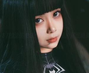 末夜787的油亮魔法：高清cos照片展现绝美风格
