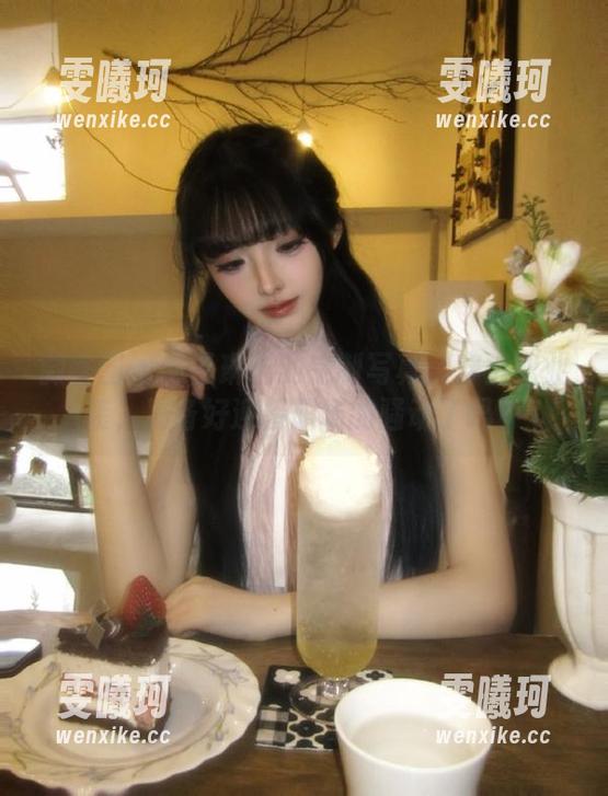 林子琳喵 微密圈 - 林子琳喵的定制写真:穿上职业装,准备好迎接职场的骚动了吗?