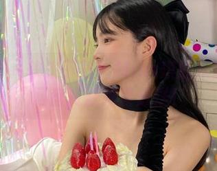 果团网 – 快来下载！Miss琪的灰丝写真网盘资源限量放送！