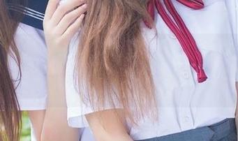 原图分享：森萝财团带来窗台上的白丝少女最新更新，艺术与青春交织
