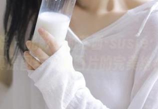 模范学院 – 光影中的苏西-susie：丝袜写真原图与诱人图片的完美结合