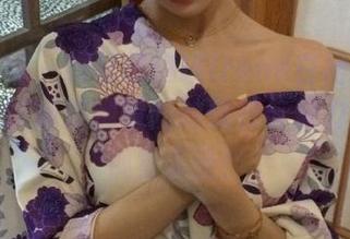 模范学院 – 探秘萌琪琪Irene白裙私拍资源，细腻捕捉她瞬间的优雅与魅力，享受视觉享受！