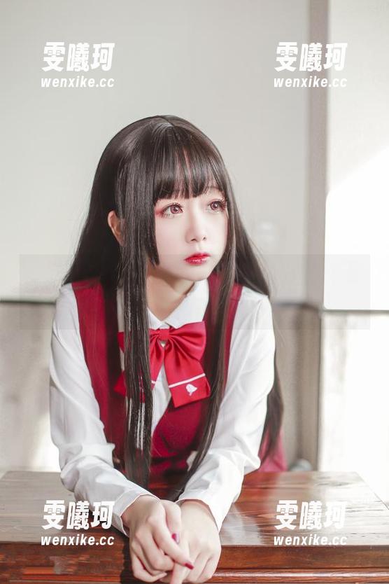 不容错过的更新！樱井小莜推出全新灰丝写真作品，快来围观