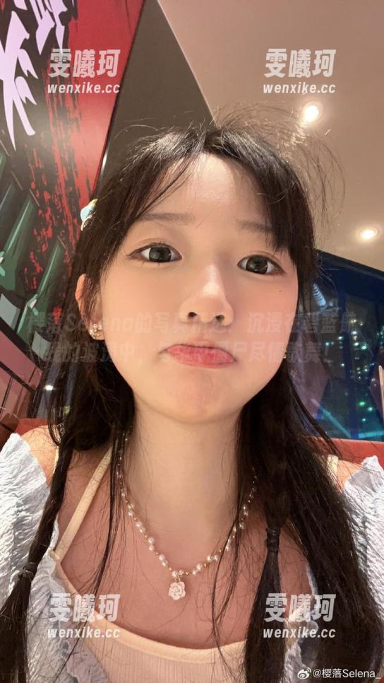 樱落Selena的写真精选：沉浸在碧蓝航线的波涛中，与华甲僵尸尽情歌舞！