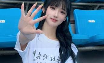 微密圈 – 赏心悦目的高清图册，洁己u与皮带美臀的完美结合