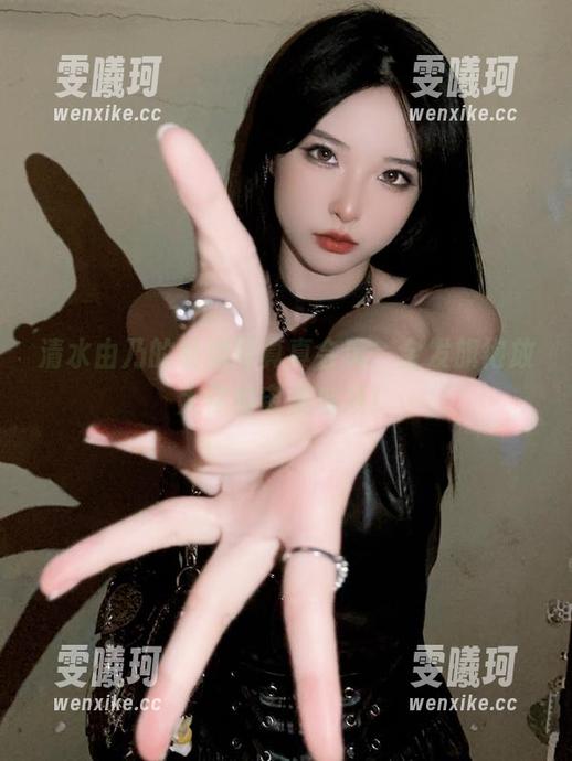 清水由乃 清水由乃的私房写真真会玩,金发旗袍放大你的审美底线!