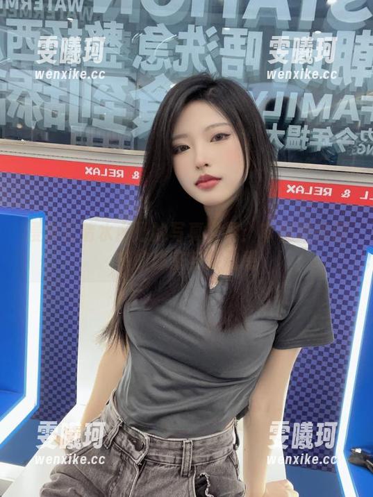 漫步在清水由乃的写真世界：审视她美图中的秘密与灵动感