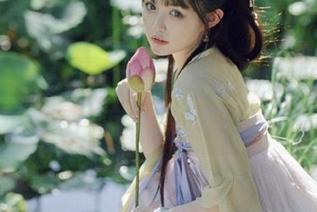 爱蜜社 – 不要错过！格格污巫短裙写真，免费图片为你呈现不同风采！