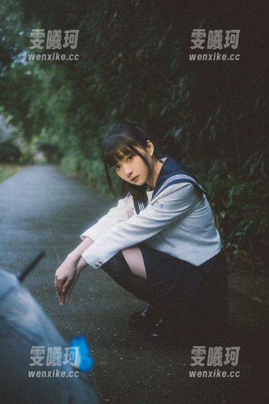 爱蜜社-萌琪琪Irene 爱蜜社 - 萌琪琪Irene私拍写真:眼镜的魅力与她的气质完美结合
