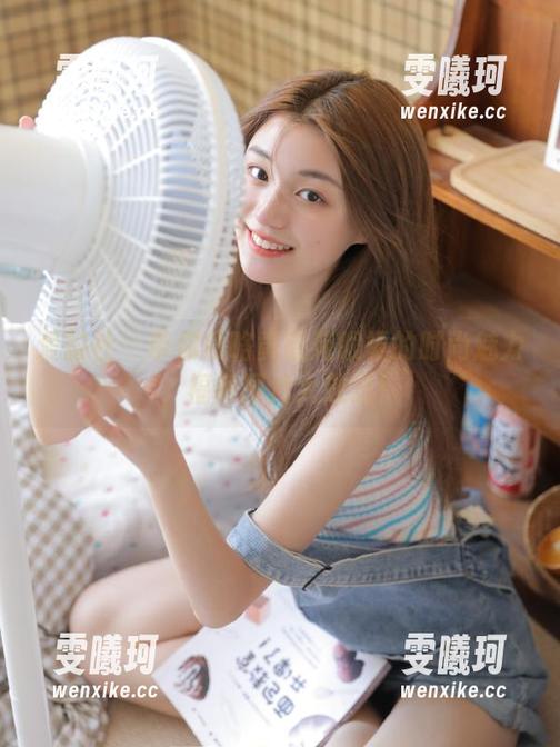 爱蜜社-黄歆苑 爱蜜社 - 带你领略黄歆苑眼镜的时尚魅力,福利图片大放送!