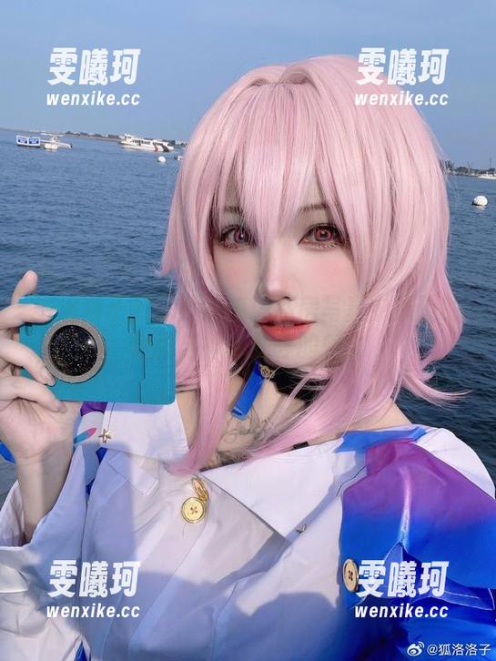 狐洛洛子 狐洛洛子的深蓝魅魔:私房写真中展现的优雅与神秘并存的魅力