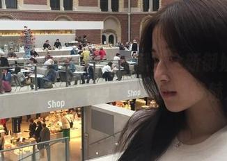 微密圈 – 禅雨儿Lynne献上全新御姐作品更新，让我们一起品味她的独特魅力！