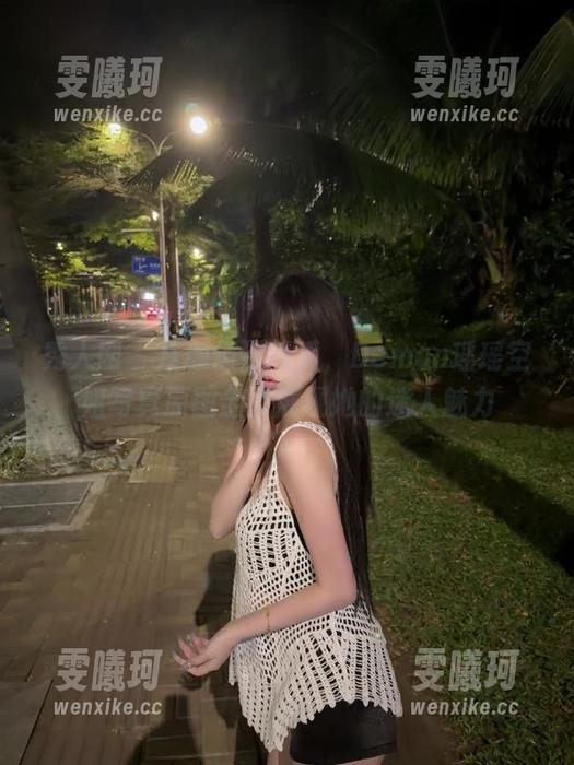 秀人网-Demon瑶瑶 秀人网 - 从颜值到气质,Demon瑶瑶空姐写真原图全面展现她的迷人魅力