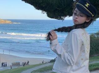 秀人网 – 精美高清分享：Lavinia肉肉礼服写真捕捉每一个动人时刻