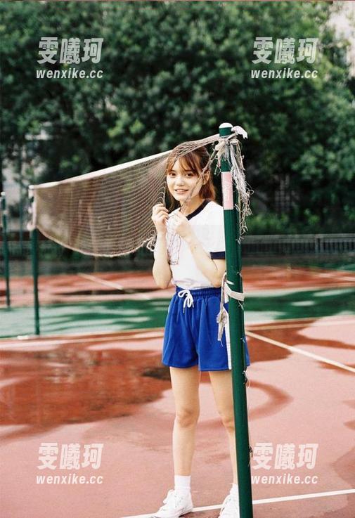 秀人网-e宝小野猫 秀人网 - 拥抱夏日:e宝小野猫白裙私拍图包,带你领略清新自然的风格