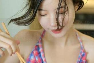 秀人网 – 兜豆靓Youlina无与伦比的纯白传奇：在图集和原图中探索她的灵感
