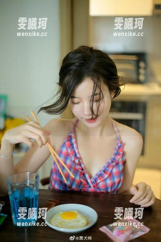 秀人网-兜豆靓Youlina 秀人网 - 兜豆靓Youlina无与伦比的纯白传奇:在图集和原图中探索她的灵感