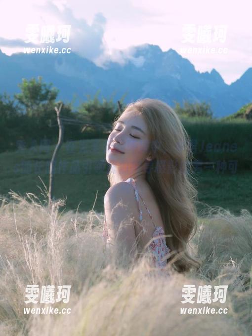 秀人网-卓君Jeanes 秀人网 - 在无圣光的环境中,卓君Jeanes的长腿作品引领我们探寻摄影的另一种可能