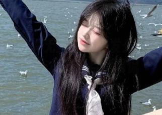 秀人网 – 谁说无圣光不能发光？周慕汐毛衣作品中的自我调侃