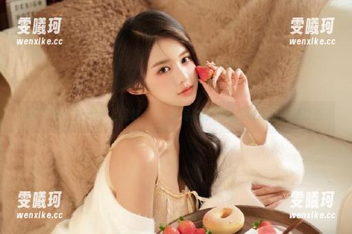 秀人网-婠婠么 秀人网 - 在天台上绽放:婠婠么写真原图捕捉瞬间的永恒之美