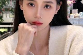 秀人网 – 小逗逗的温柔写真作品合集：笑出声的优雅姿态大揭晓！