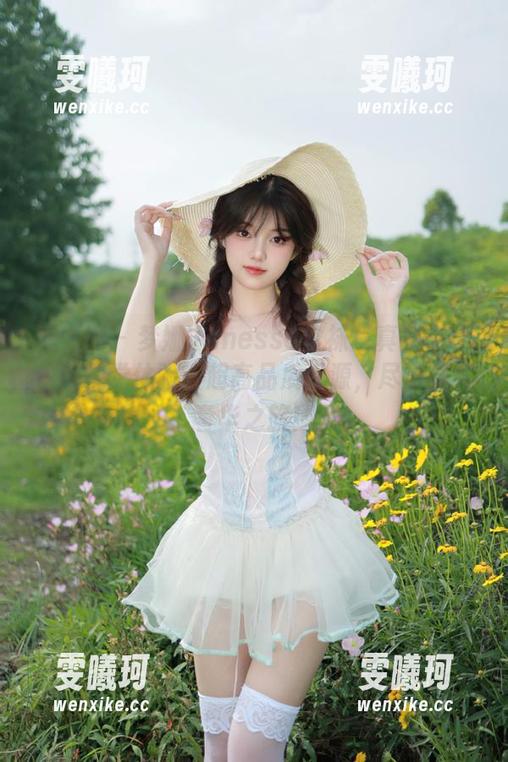秀人网-梦娜Vanessa 秀人网 - 梦娜Vanessa丝袜写真集带给你的视觉体验:超高品质资源,尽情享受奢华之旅!