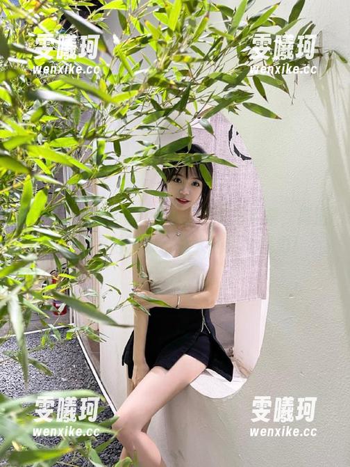 秀人网-瑞莎Trista 秀人网 - 瑞莎Trista连体衣写真集,高清套图展示她温柔与强大的双面魅力!