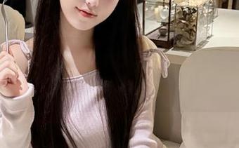 秀人网 – 白小喵女仆风情万种：高清原图与迷人图片大放送！