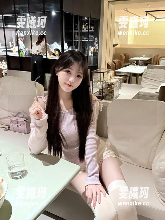秀人网-白小喵 秀人网 - 白小喵女仆风情万种:高清原图与迷人图片大放送!