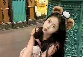 秀人网 – 白微Sera的棉袜图册：一场关于袜子的自嘲之旅，充满趣味与温情的合集