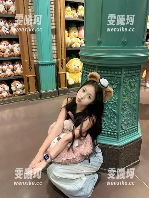秀人网-白微Sera 秀人网 - 白微Sera的棉袜图册:一场关于袜子的自嘲之旅,充满趣味与温情的合集