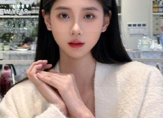 秀人网 – 糯美子眼镜主题写真，免费原图下载，尽情享受视觉盛宴