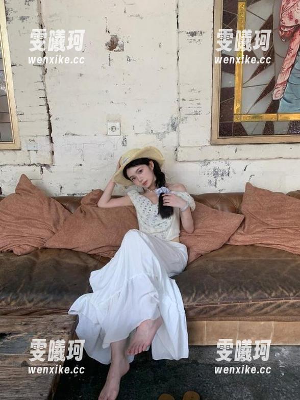秀人网-苏小曼babyface 秀人网 - 苏小曼babyface的户外私拍作品:记录生命中那些难忘的瞬间