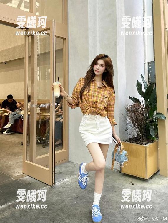 秀人网-软软Roro 秀人网 - 最新软软Roro清纯系列套图,唯美瞬间捕捉她的纯真美丽