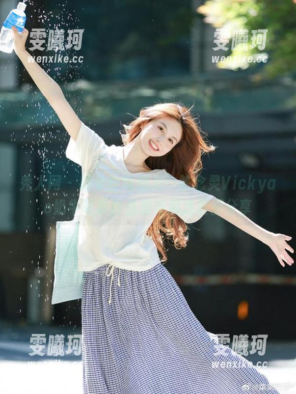 秀人网-陈念灵Vickyao 秀人网 - 感受牧场魅力:陈念灵Vickyao奶牛写真作品集与精选资源分享