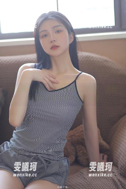 秀人网-雨儿1494 秀人网 - 雨儿1494泳装探索图库:沉醉于夏日海洋与阳光下的资源