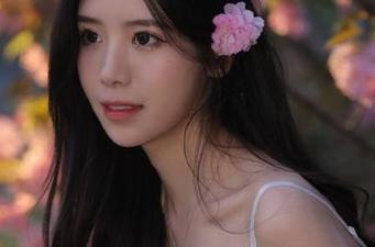 秀人网 – 欣赏麦琪绫冰激淋的白衬衫写真，高清壁纸尽显优雅与魅力