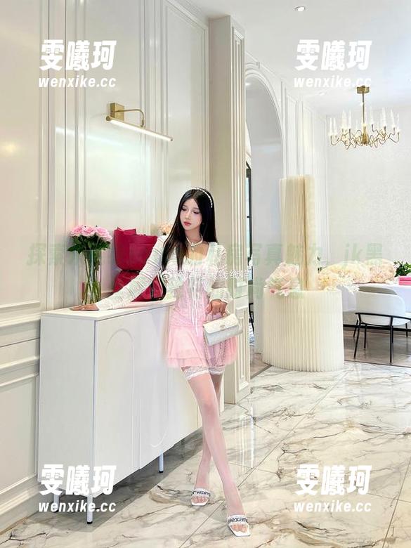 探索米线线sama的私房写真魅力，jk黑丝展现独特的时尚气息