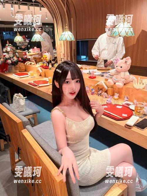 紧急企划-小婕 紧急企划 - 在线呈现小婕的办公室写真:她如何把工作与艺术融为一体