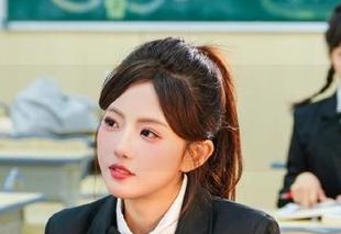 美媛馆 – 许诺黑丝写真：高雅与性感的完美结合，丰富的资源等你获取