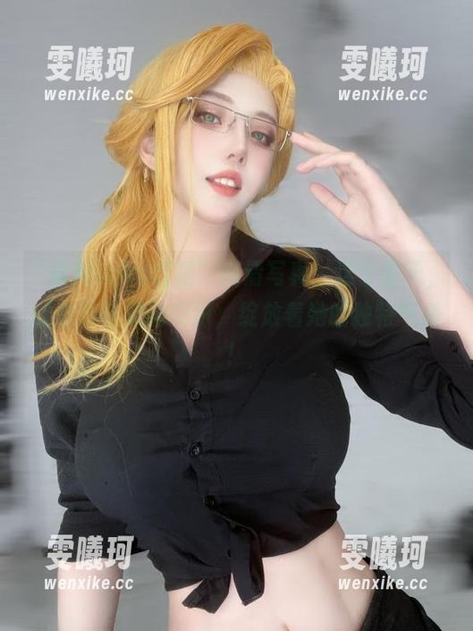 菌烨tako “菌烨tako红裙”高清写真:这个夏天,让色彩与灵动交织,绽放着她的独特气质!
