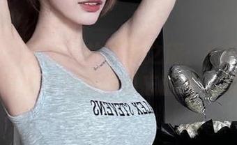 蜜桃社 – 无圣光的摄影之旅：E杯奶茶女孩图集捕捉那些难忘的青春瞬间